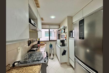 Apartamento à venda com 90m², 3 quartos e 2 vagas Apartamento à venda com 90m², 3 quartos e 2 vagasCozinha e Área de Serviço