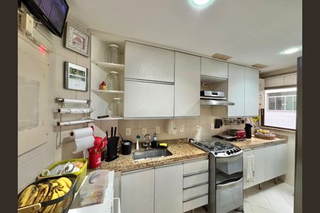 Apartamento à venda com 90m², 3 quartos e 2 vagas Apartamento à venda com 90m², 3 quartos e 2 vagasCozinha e Área de Serviço