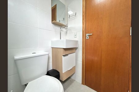 Banheiro  de apartamento para alugar com 1 quarto, 30m² em Rio Tavares, Florianópolis
