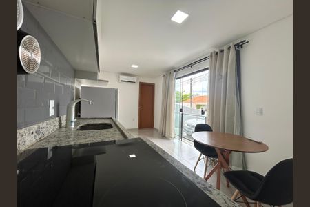 Sala/Cozinha de apartamento para alugar com 1 quarto, 30m² em Rio Tavares, Florianópolis