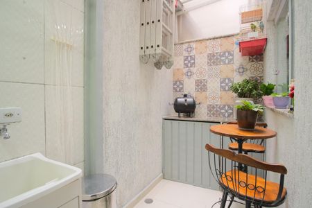 Casa de condomínio à venda com 58m², 2 quartos e 1 vagaÁrea de Serviço