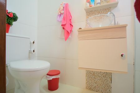 Casa de condomínio à venda com 58m², 2 quartos e 1 vagaBanheiro Social