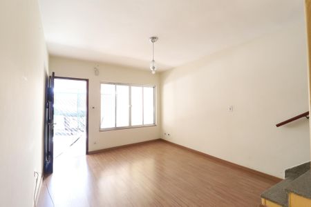 Casa à venda com 88m², 3 quartos e 2 vagas Casa à venda com 88m², 3 quartos e 2 vagasSala