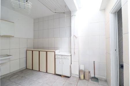 Casa à venda com 88m², 3 quartos e 2 vagas Casa à venda com 88m², 3 quartos e 2 vagasÁrea de serviço