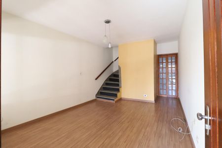 Casa à venda com 88m², 3 quartos e 2 vagas Casa à venda com 88m², 3 quartos e 2 vagasSala