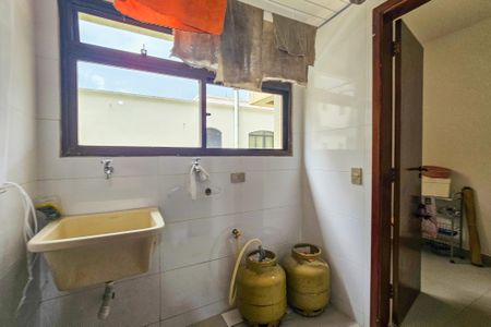 Apartamento para alugar com 236m², 3 quartos e 2 vagas Apartamento para alugar com 236m², 3 quartos e 2 vagasÁrea de serviço