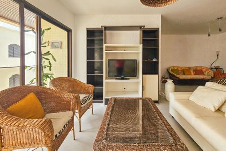 Apartamento para alugar com 236m², 3 quartos e 2 vagas Apartamento para alugar com 236m², 3 quartos e 2 vagasSala