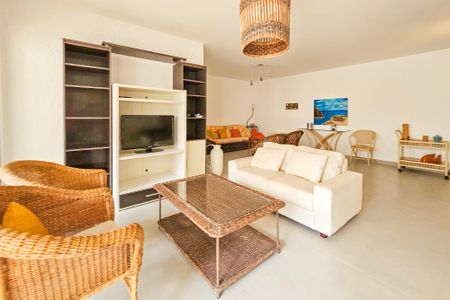 Apartamento para alugar com 236m², 3 quartos e 2 vagas Apartamento para alugar com 236m², 3 quartos e 2 vagasSala