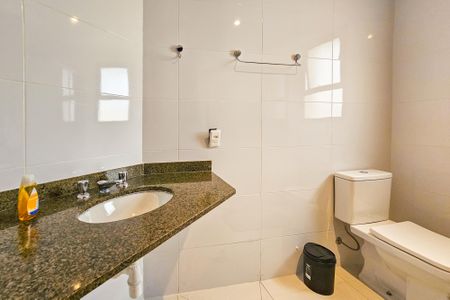 Apartamento para alugar com 236m², 3 quartos e 2 vagas Apartamento para alugar com 236m², 3 quartos e 2 vagasBanheiro da suíte