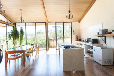 Casa de condomínio à venda com 400m², 4 quartos e 2 vagasCozinha gourmet