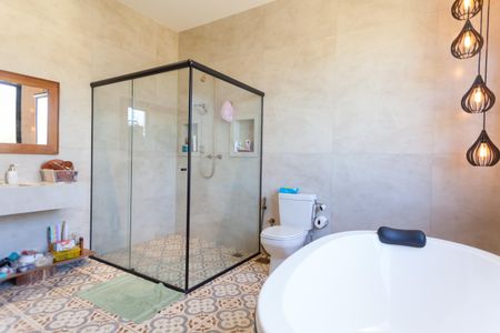 Casa de condomínio à venda com 400m², 4 quartos e 2 vagasBanheiro da Suíte