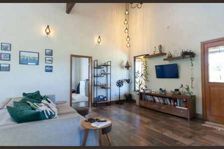 Casa de condomínio à venda com 400m², 4 quartos e 2 vagasSala de TV