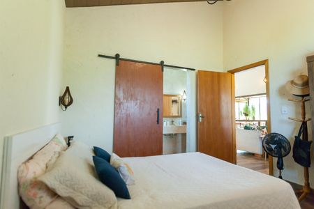 Casa de condomínio à venda com 400m², 4 quartos e 2 vagassemi suite