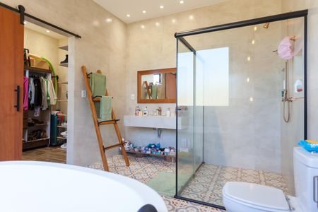 Casa de condomínio à venda com 400m², 4 quartos e 2 vagasBanheiro da Suíte