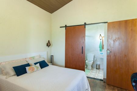 Casa de condomínio à venda com 400m², 4 quartos e 2 vagassemi suite