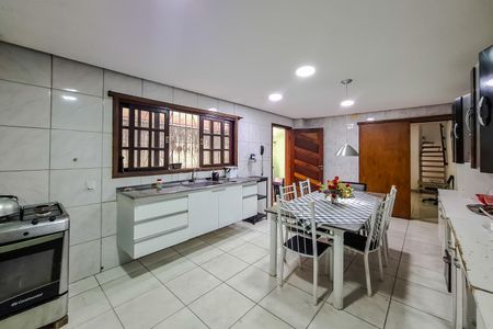 Casa à venda com 200m², 4 quartos e 1 vaga Casa à venda com 200m², 4 quartos e 1 vagaCozinha