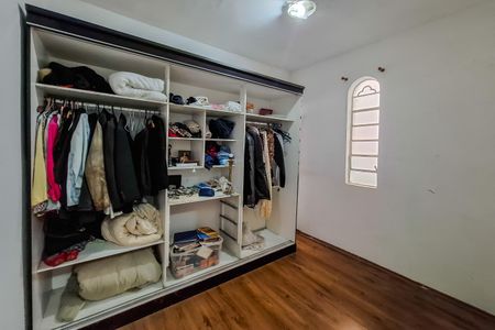 Casa à venda com 200m², 4 quartos e 1 vaga Casa à venda com 200m², 4 quartos e 1 vagaCloset Suíte