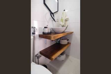 Apartamento à venda com 74m², 2 quartos e 1 vagaBanheiro Social