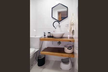 Apartamento à venda com 74m², 2 quartos e 1 vagaBanheiro Social