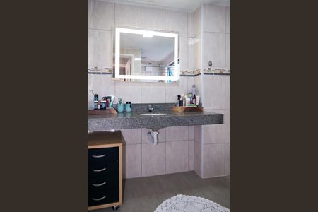 Apartamento à venda com 74m², 2 quartos e 1 vagaBanheiro da Suíte