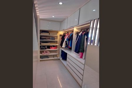 Apartamento para alugar com 135m², 3 quartos e 2 vagasCloset da suíte