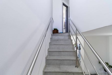 Casa de condomínio à venda com 85m², 2 quartos e 1 vaga Casa de condomínio à venda com 85m², 2 quartos e 1 vagaEscada