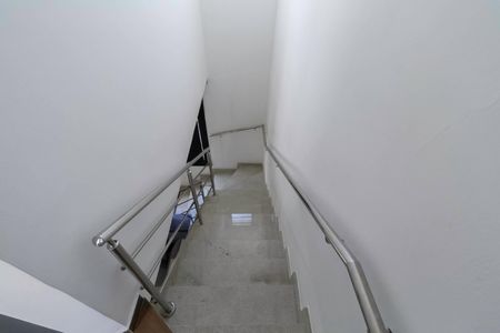 Casa de condomínio à venda com 85m², 2 quartos e 1 vaga Casa de condomínio à venda com 85m², 2 quartos e 1 vagaEscada