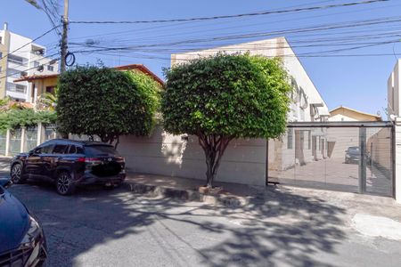 Casa de condomínio à venda com 85m², 2 quartos e 1 vaga Casa de condomínio à venda com 85m², 2 quartos e 1 vagaFachada