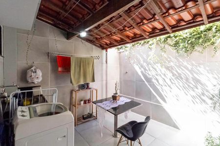 Casa de condomínio à venda com 85m², 2 quartos e 1 vaga Casa de condomínio à venda com 85m², 2 quartos e 1 vagaÁrea de serviço