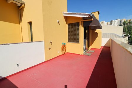 Casa à venda com 308m², 3 quartos e 4 vagas Casa à venda com 308m², 3 quartos e 4 vagasTerraço