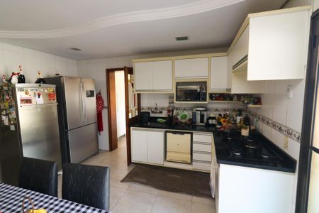 Casa à venda com 308m², 3 quartos e 4 vagas Casa à venda com 308m², 3 quartos e 4 vagasCozinha