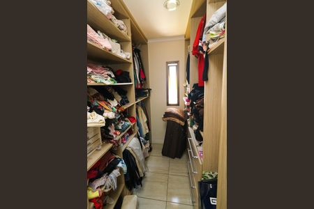 Casa à venda com 308m², 3 quartos e 4 vagas Casa à venda com 308m², 3 quartos e 4 vagasCloset da suíte 1