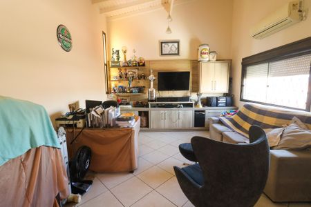 Casa à venda com 308m², 3 quartos e 4 vagas Casa à venda com 308m², 3 quartos e 4 vagasSala de TV