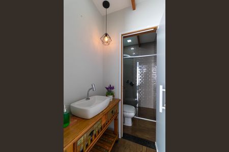 Casa à venda com 179m², 3 quartos e 4 vagasBanheiro 02