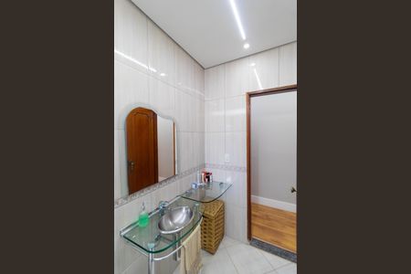 Casa à venda com 179m², 3 quartos e 4 vagasBanheiro 01