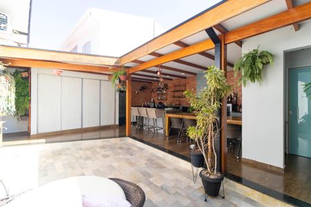 Casa à venda com 179m², 3 quartos e 4 vagasQuintal