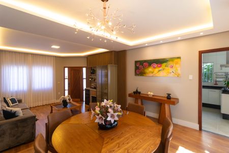 Casa à venda com 179m², 3 quartos e 4 vagasSala