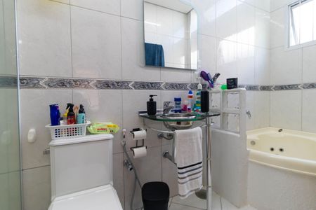 Casa à venda com 179m², 3 quartos e 4 vagasBanheiro da Suíte