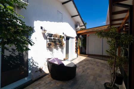 Casa à venda com 179m², 3 quartos e 4 vagasQuintal