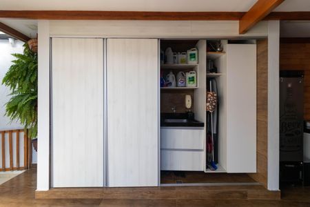 Casa à venda com 179m², 3 quartos e 4 vagasÁrea de Serviço