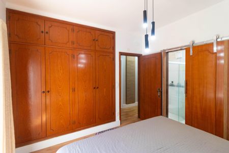 Casa à venda com 179m², 3 quartos e 4 vagasSuíte