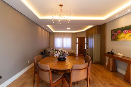 Casa à venda com 179m², 3 quartos e 4 vagasSala