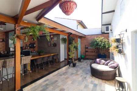 Casa à venda com 179m², 3 quartos e 4 vagasQuintal