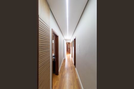 Casa à venda com 179m², 3 quartos e 4 vagasCorredor