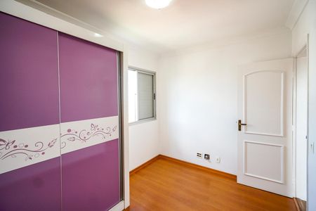 Apartamento à venda com 82m², 3 quartos e 2 vagasQuarto 02