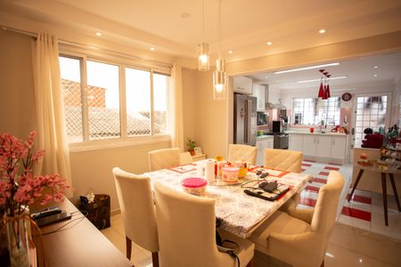 Casa à venda com 250m², 3 quartos e 2 vagas Casa à venda com 250m², 3 quartos e 2 vagasSala