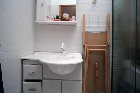 Casa à venda com 156m², 2 quartos e 2 vagasBanheiro Social