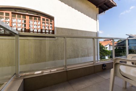 Casa de condomínio à venda com 360m², 4 quartos e 4 vagasVaranda