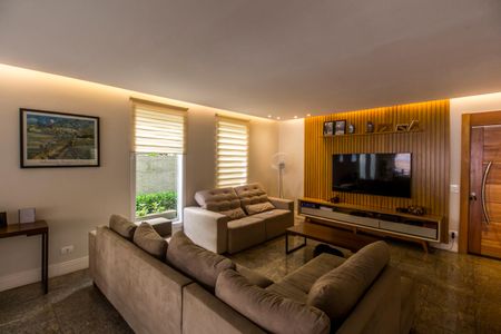 Casa de condomínio à venda com 360m², 4 quartos e 4 vagasSala de TV