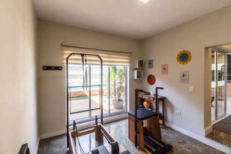 Casa de condomínio à venda com 360m², 4 quartos e 4 vagasAcademia